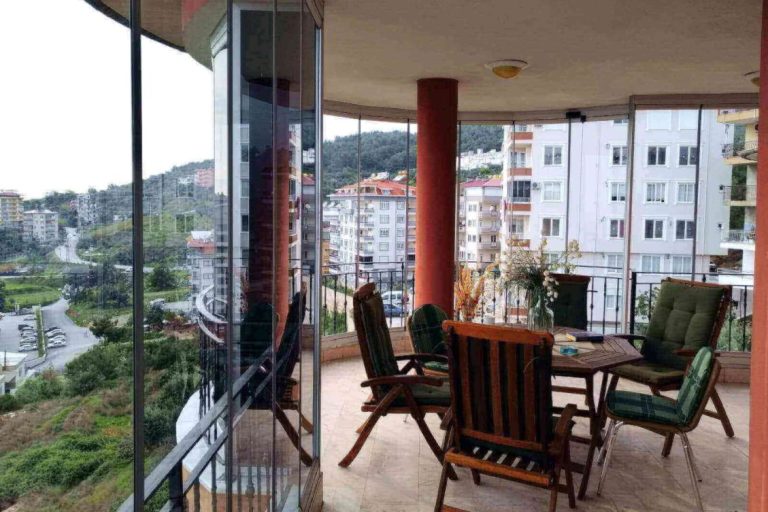 Manzaralı cam balkon uygulaması